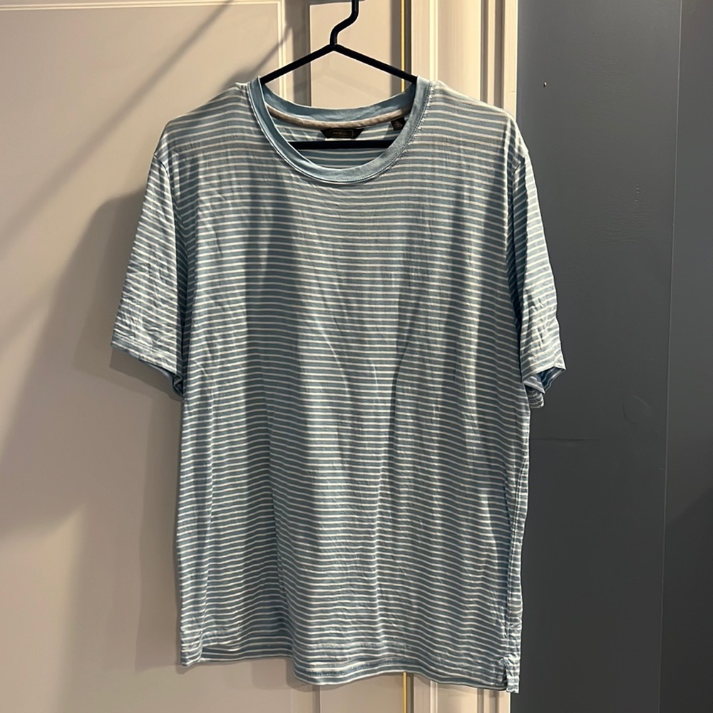 Saks Fifth Avenue short sleeve t shirt, size XL.